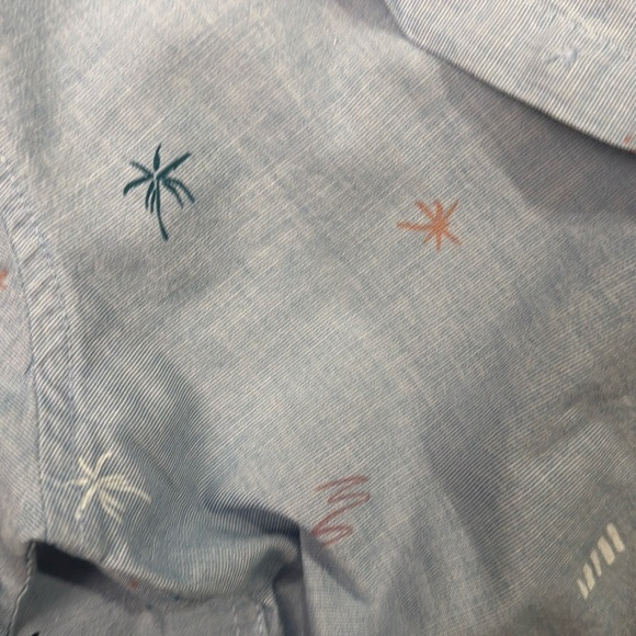 Boys size Small Billabong Button Down Shirt. - Picture 4 of 4